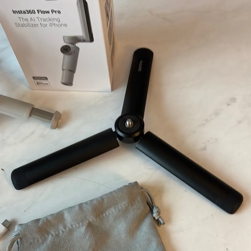 Flow Pro White Camera Stabilizer